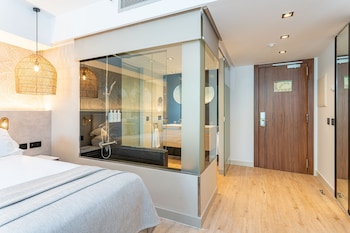 Superior Room, Pool Access, Ground Floor