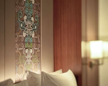 Room, 2 Twin Beds, City View