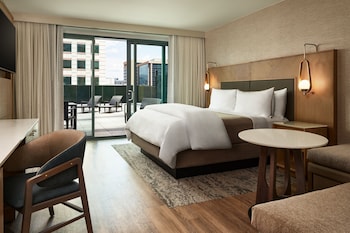 Premium Room, 1 King Bed, Patio (City View)