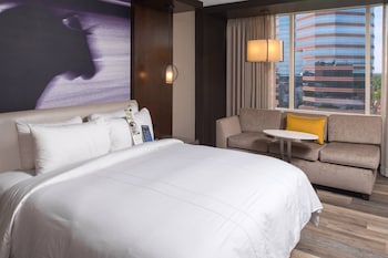Room, 1 King Bed (Hearing Accessible)