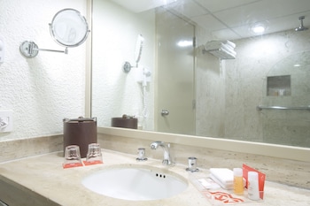 Deluxe Room, 1 King Bed, Balcony, Ocean View
