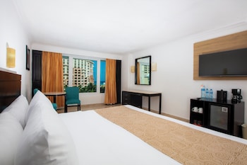 Standard Room, 1 King Bed, City View