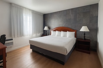 Deluxe Room, 1 King Bed