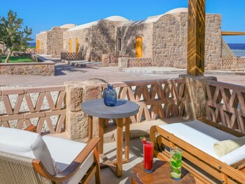 Superior Twin Room, 2 Twin Beds, Partial Sea View