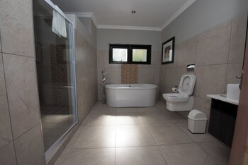 Suite, Lake View