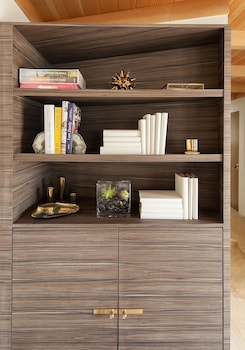 L'Horizon Fireplace Suite