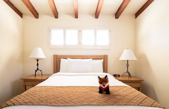 Suite, 2 Queen Beds (Sycamore Casita - 2 Queen Beds with P)