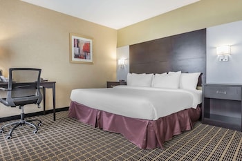 Suite, 1 King Bed, Accessible, Non Smoking