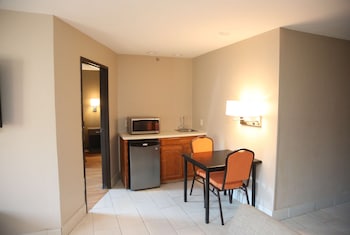 Deluxe Suite, 1 King Bed, Non Smoking