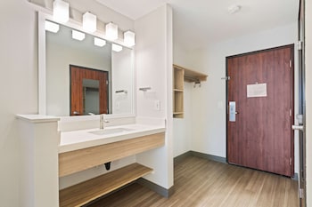Standard Room, 1 King Bed, Accessible, Refrigerator & Microwave