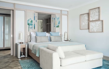 Suite (Beach Front Balcony Suite)