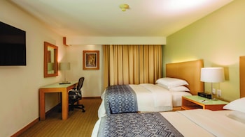 Classic Room, 2 Double Beds, Club Lounge Access