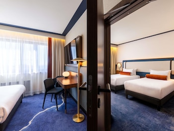 Executive Suite, 1 Queen Bed, Sea View