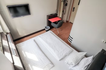 Room (Compact Single)