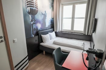 Room (Compact Single)