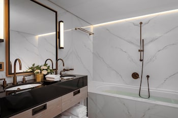 Signature Suite (Riverside)