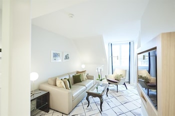 Suite, River View (Lifestyle, Plaza View)