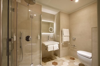 Superior King Accessible Room with Chair Bed