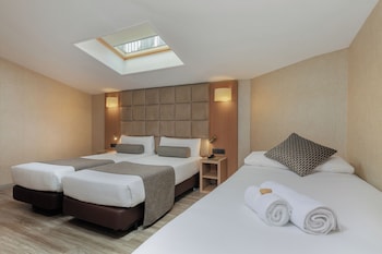 Triple Room (buhardilla, 1 adult)