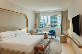 Club Room, 1 King Bed (JBR View)