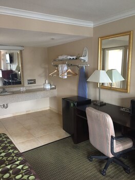 Deluxe Room, Hot Tub