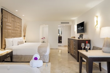 Superior Deluxe Ocean View - Kids & Teens Stay Free