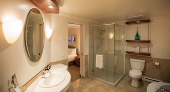 Distinctive Suite, 1 King bed