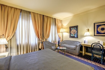 Family Room (2 adults + 1 child)