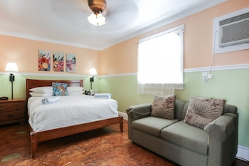 Standard Room, 1 Queen Bed, Non Smoking, Private Bathroom
