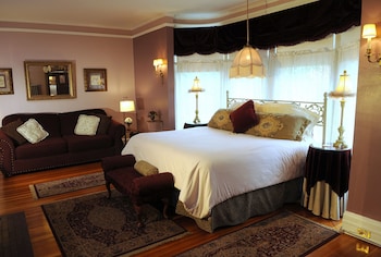 Deluxe Room, 1 King Bed, Jetted Tub