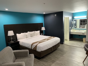 Deluxe Larger Room, 1 King Bed, Non Smoking