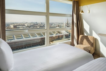 Studio, 2 Twin Beds, City View