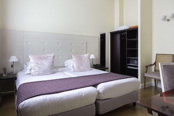 Twin Room - Complimentary soft minibar,courtesy tray, Chromecast and digital press