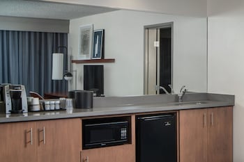 Suite, 1 Bedroom, Courtyard View