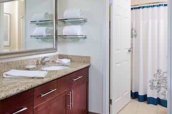 Suite, 2 Bedrooms (Mobility/Hearing Accessible, Tub)