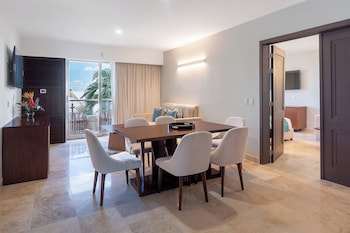 Family Room, Lagoon View