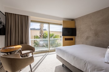 Executive Room, City View