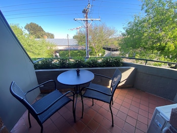 Deluxe Queen and Two King Singles with Spa and Balcony