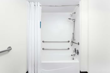 Room, 2 Queen Beds, Accessible, Bathtub (Mobility, No Sofa)