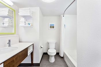 Room, 2 Queen Beds, Bathtub (No Sofa)