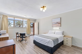 Standard Room, 1 Queen Bed, Non Smoking