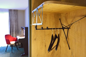 ROOMY Large Double Room with kitchenette