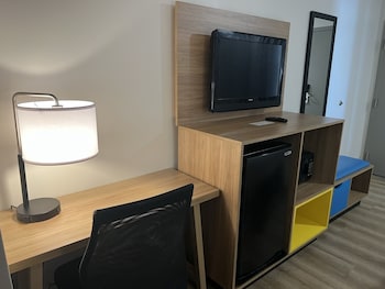 Standard Room, 1 King Bed, Accessible