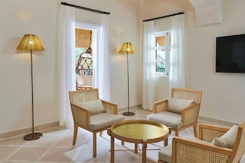 Superior Suite, 1 King Bed, Lagoon View