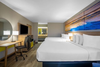 Premier Room, 2 Queen Beds, Smoking