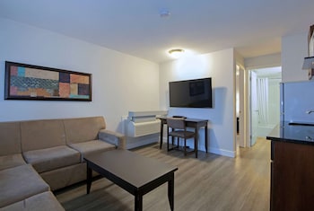 Suite, 1 Queen Bed, Non Smoking