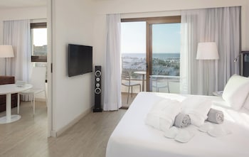 Suite Premium Front Sea View (2+2)