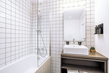 Family Quadruple Room (2 adults & 2 children)