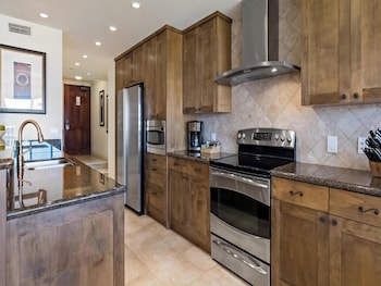 Condo, 2 Bedrooms, Ocean View (391)