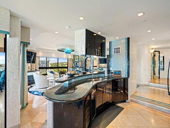 Condo, 2 Bedrooms (1115)